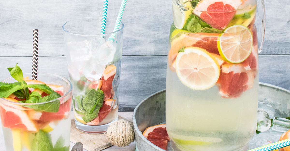 Agua de frutas, refresco saludable 100% Clínica Serralta.